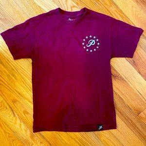 Maroon cotton tee shirt.